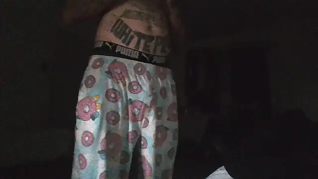 Snapshot of Crackkers chatting on October 15, 8:33 am Crackkers online show from October 15, 8:33 am