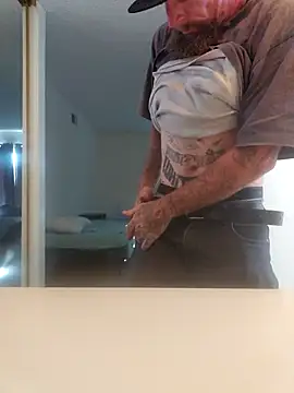 Snapshot of Crackkers chatting on February 22, 4:51 pm Crackkers online show from February 22, 4:51 pm