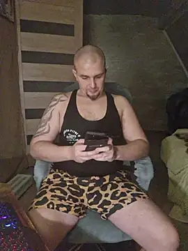 Foxyshaved online show from December 5, 4:55 am