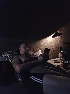 Snapshot of Foxyshaved chatting on October 2, 4:05 am Foxyshaved online show from October 2, 4:05 am
