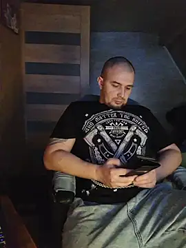 Foxyshaved online show from February 17, 5:49 am