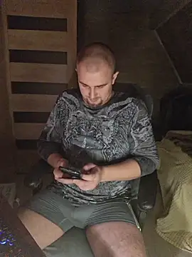 Foxyshaved online show from November 10, 4:17 am