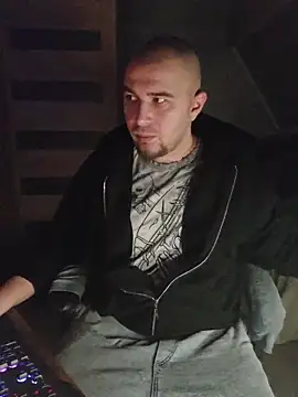 Foxyshaved online show from February 13, 5:18 am