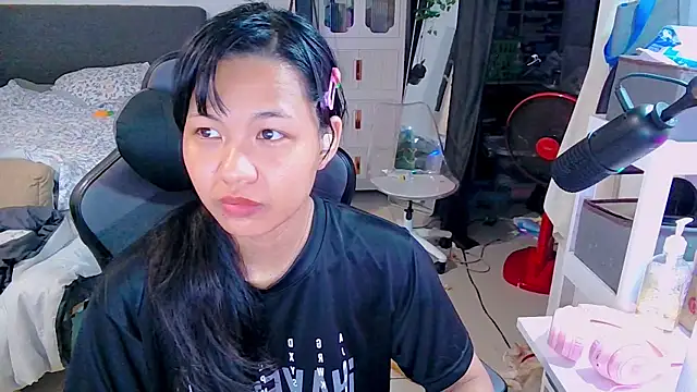 Snapshot of Kana_G chatting on February 17, 7:33 pm Kana G online show from February 17, 7:33 pm