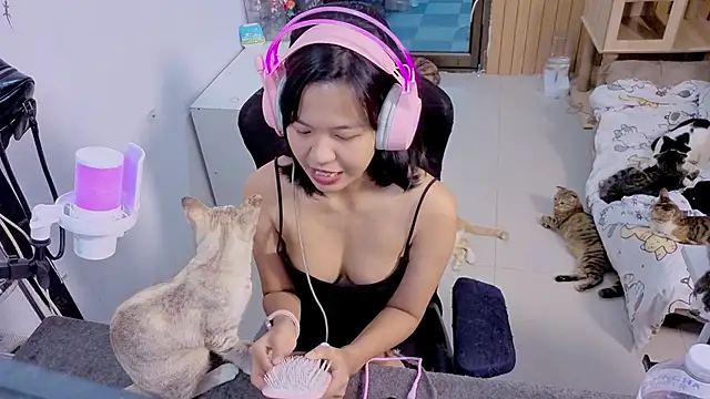 Snapshot of Kana_G chatting on November 8, 10:30 am Kana G online show from November 8, 10:30 am