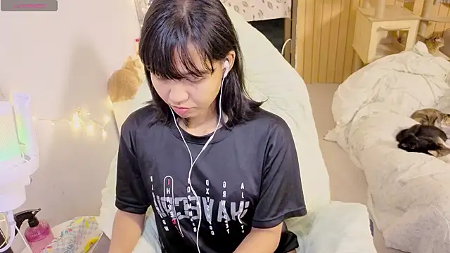 Snapshot of Kana_G chatting on December 1, 5:25 pm Kana G online show from December 1, 5:25 pm