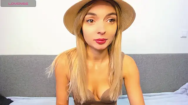 Snapshot of _ellen_meow_ chatting on March 1, 10:34 am ellen meow online show from March 1, 10:34 am