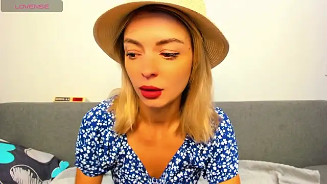 Snapshot of _ellen_meow_ chatting on October 4, 12:28 pm ellen meow online show from October 4, 12:28 pm