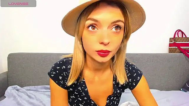 Snapshot of _ellen_meow_ chatting on October 19, 6:32 pm ellen meow online show from October 19, 6:32 pm