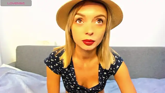 Snapshot of _ellen_meow_ chatting on October 8, 9:37 pm ellen meow online show from October 8, 9:37 pm