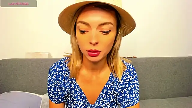 Snapshot of _ellen_meow_ chatting on October 7, 9:27 pm ellen meow online show from October 7, 9:27 pm