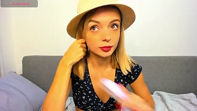 Snapshot of _ellen_meow_ chatting on October 14, 9:58 pm ellen meow online show from October 14, 9:58 pm