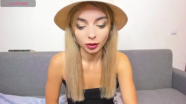 Snapshot of _ellen_meow_ chatting on February 9, 12:06 am ellen meow online show from February 9, 12:06 am