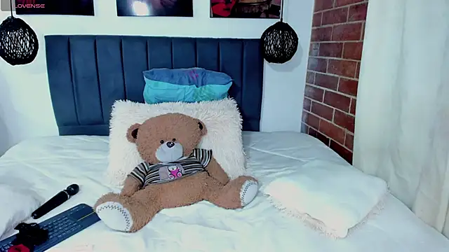 kyliejenner hot online show from April 7, 4:03 am