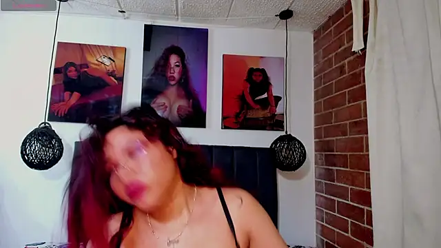 kyliejenner hot online show from November 2, 1:32 am