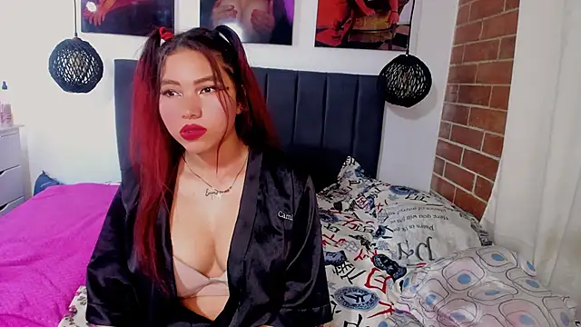 Snapshot of kyliejenner_hot chatting on March 4, 2:49 am kyliejenner hot online show from March 4, 2:49 am
