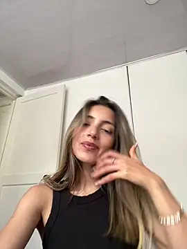 Snapshot of IsadoraGalle_ chatting on April 24, 7:49 pm IsadoraGalle online show from April 24, 7:49 pm