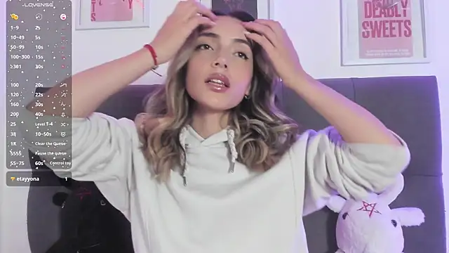 IsadoraGalle  online show from April 4, 9:10 pm