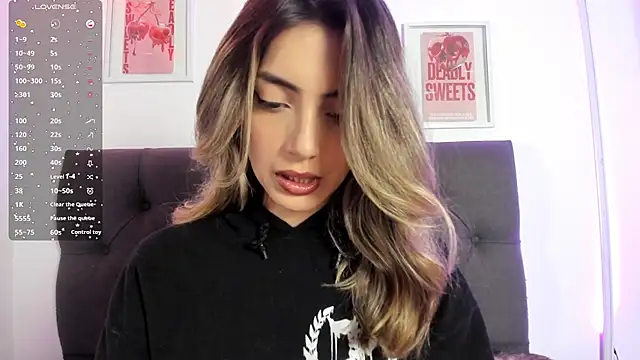 Snapshot of IsadoraGalle_ chatting on May 3, 3:37 pm IsadoraGalle online show from May 3, 3:37 pm
