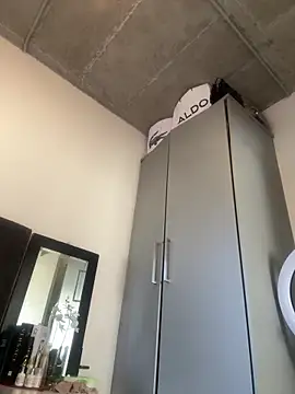 slimcateee online show from April 9, 6:19 am