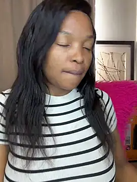 Snapshot of slimcateee chatting on June 7, 7:13 am slimcateee online show from June 7, 7:13 am