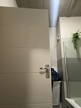 slimcateee online show from May 17, 6:24 am