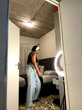 slimcateee online show from November 14, 6:00 pm