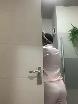 slimcateee online show from February 26, 7:52 am