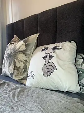 slimcateee online show from February 22, 8:39 am