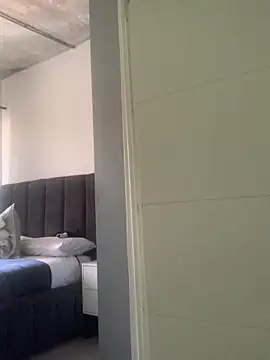 slimcateee online show from February 9, 10:57 am