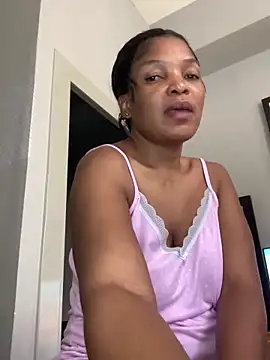 Snapshot of slimcateee chatting on March 8, 8:33 am slimcateee online show from March 8, 8:33 am