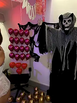 emma4xxx online show from October 31, 8:27 pm