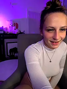 Snapshot of emma4xxx chatting on March 18, 8:16 pm emma4xxx online show from March 18, 8:16 pm