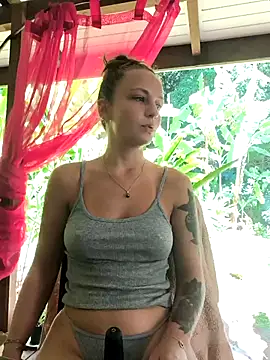 Snapshot of emma4xxx chatting on February 28, 7:46 pm emma4xxx online show from February 28, 7:46 pm