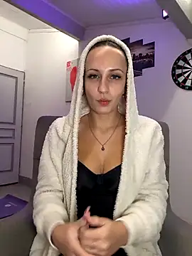 emma4xxx online show from November 18, 8:23 pm