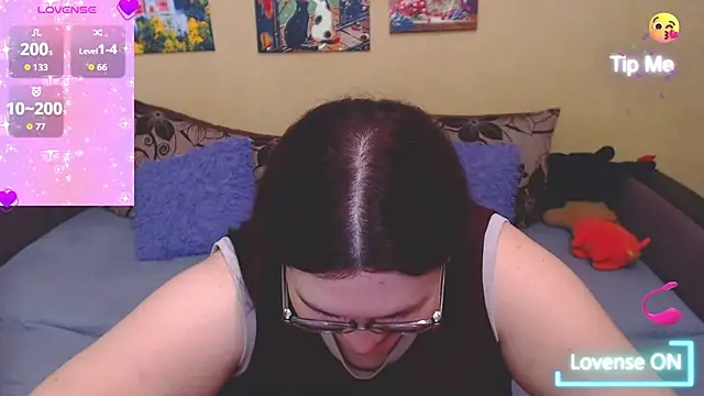 JuliaKeln online show from May 18, 7:40 pm