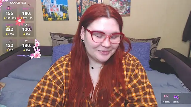 JuliaKeln online show from April 6, 8:21 pm