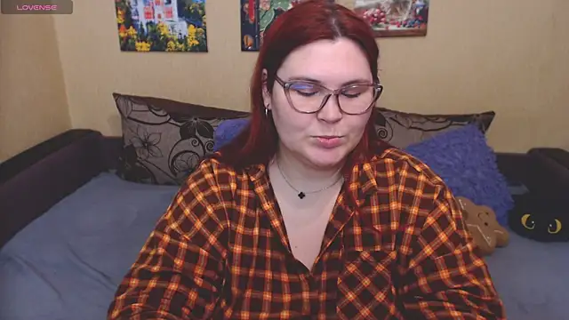 JuliaKeln online show from April 18, 7:07 pm