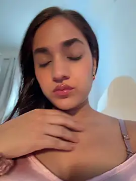 CuteeRose online show from May 23, 1:43 pm