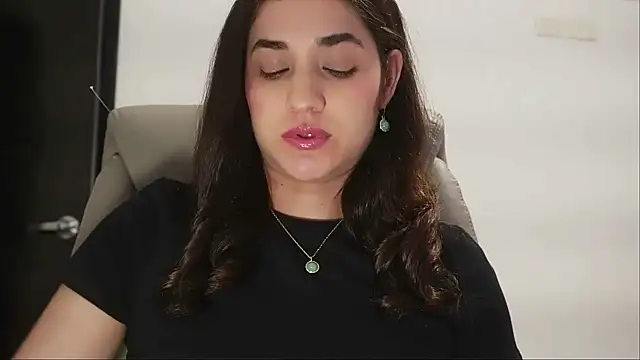 CuteeRose online show from April 15, 9:15 pm