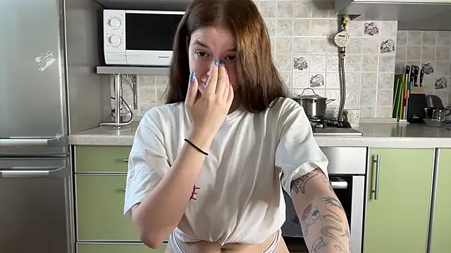 mia   mi online show from February 25, 11:32 am