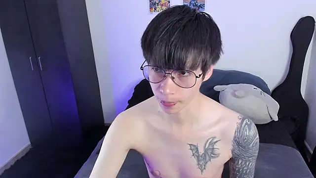 Snapshot of Aventure_Twinks chatting on October 14, 8:09 pm Aventure Twinks online show from October 14, 8:09 pm