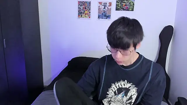 Snapshot of Aventure_Twinks chatting on October 15, 6:49 pm Aventure Twinks online show from October 15, 6:49 pm