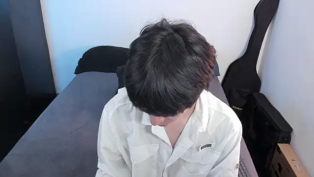 Snapshot of Aventure_Twinks chatting on April 23, 10:33 pm Aventure Twinks online show from April 23, 10:33 pm