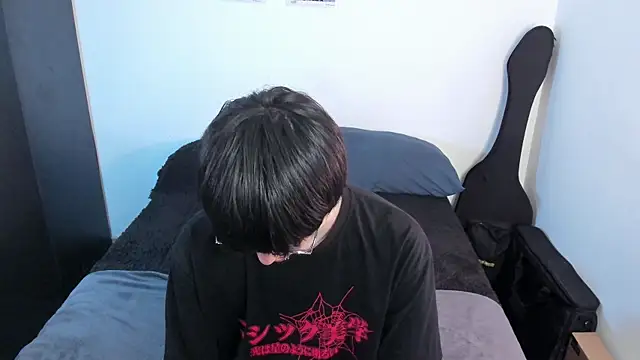 Snapshot of Aventure_Twinks chatting on April 22, 9:32 pm Aventure Twinks online show from April 22, 9:32 pm