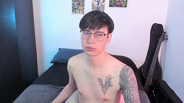 Aventure Twinks online show from June 16, 10:10 pm