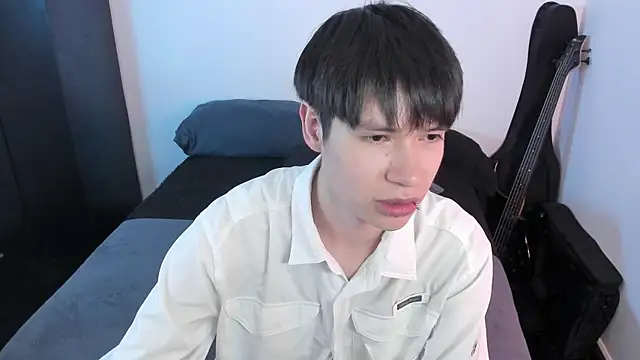 Aventure Twinks online show from June 22, 10:18 pm