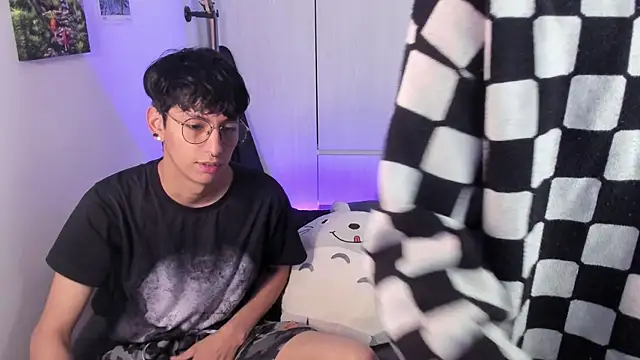 Snapshot of Aventure_Twinks chatting on January 11, 4:16 am Aventure Twinks online show from January 11, 4:16 am