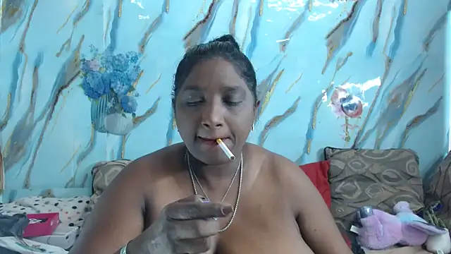 Snapshot of Indian_tracy chatting on May 8, 9:35 am Indian tracy online show from May 8, 9:35 am