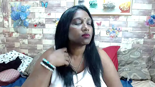 Snapshot of Indian_tracy chatting on November 5, 9:07 pm Indian tracy online show from November 5, 9:07 pm
